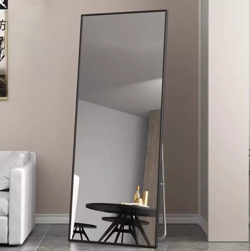 Long free standing wall - free,